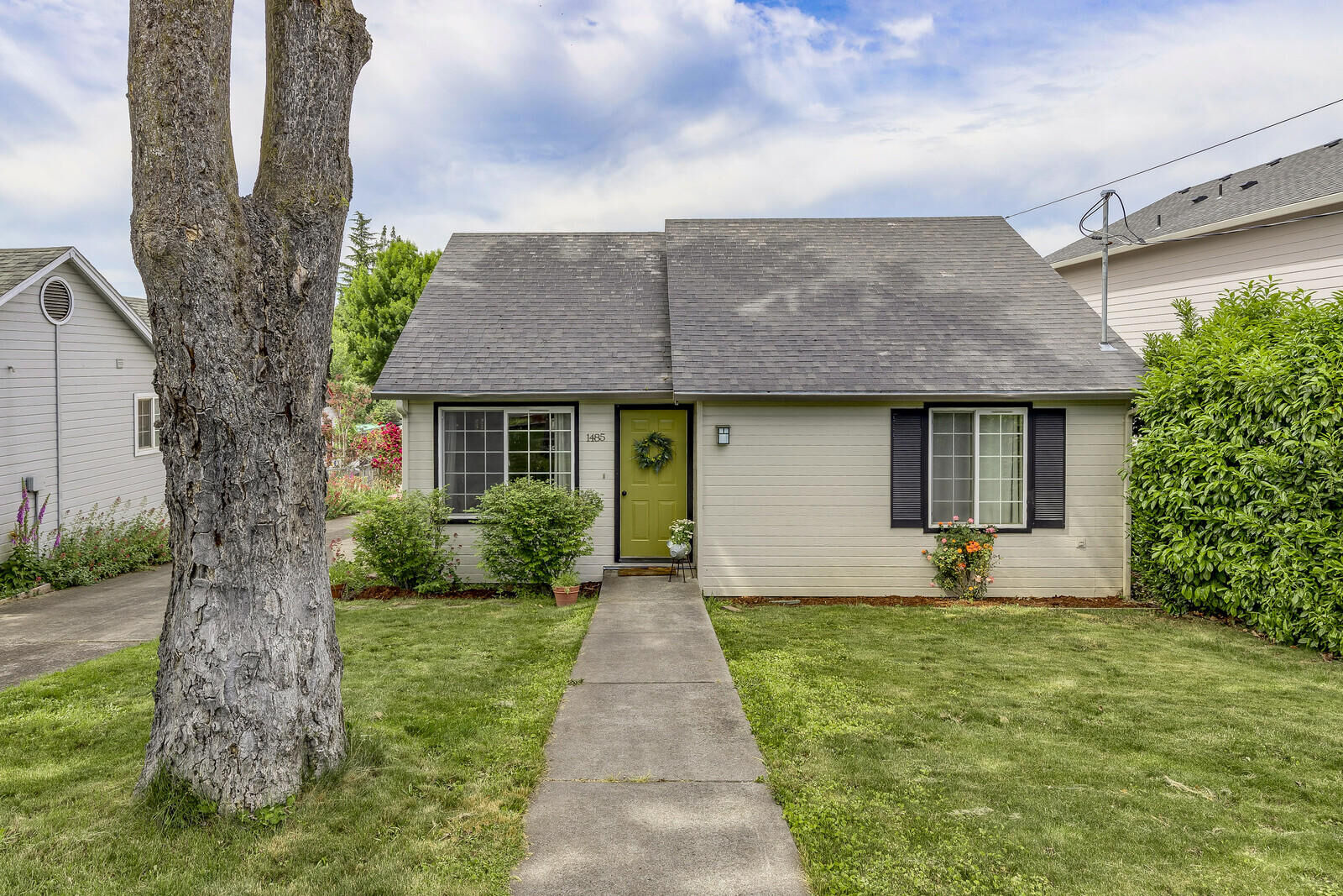 Property Photo:  1485 Ridge Way  OR 97504 