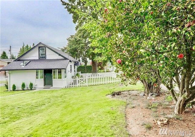 Property Photo:  1815 4th St  WA 98290 