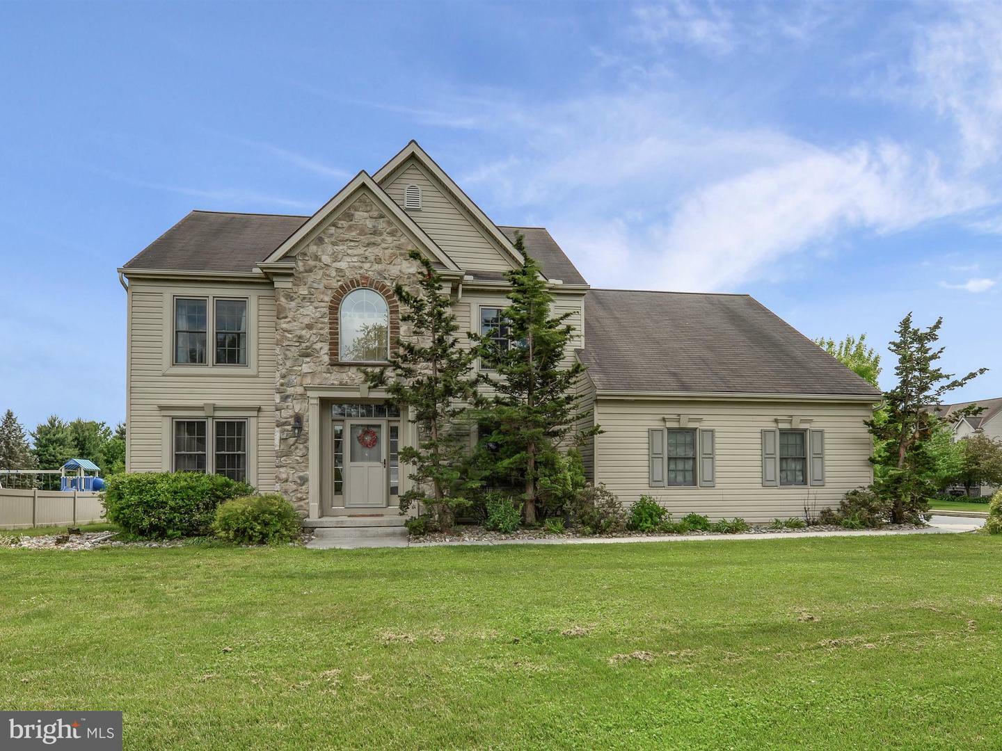 Property Photo: 609 School Lane PA 17552
