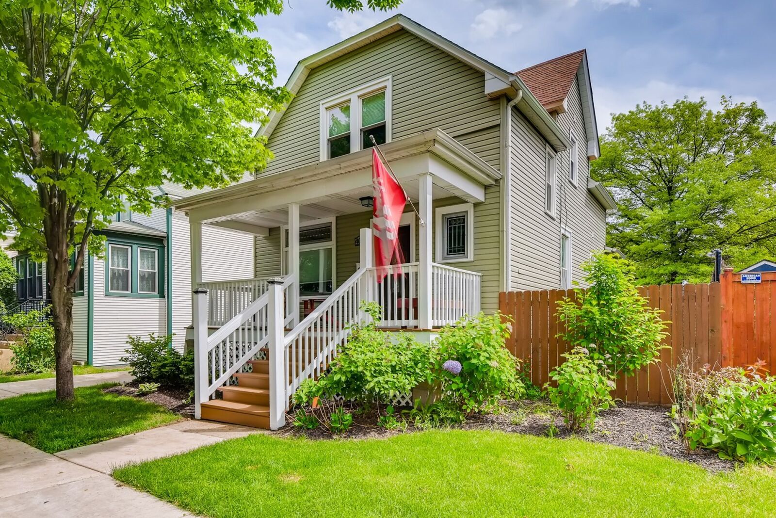 Property Photo: 4023 W Addison Street IL 60641