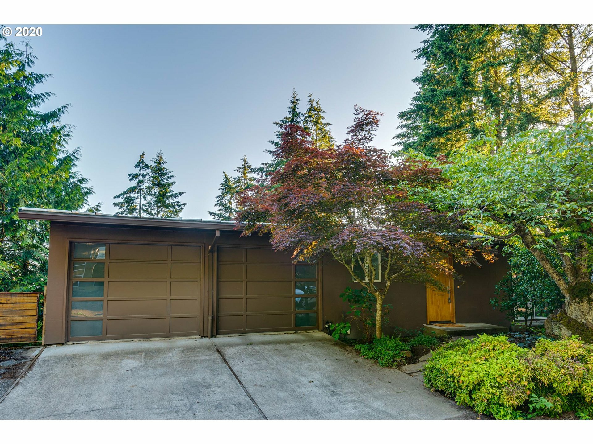 Property Photo: 5047 SW 18th Pl OR 97239
