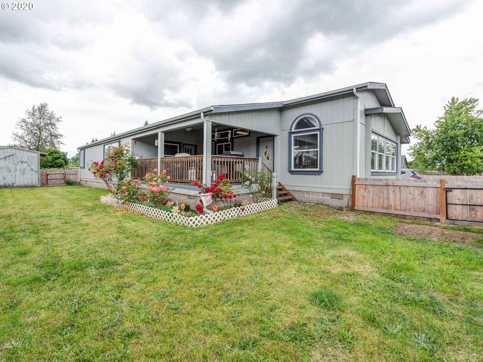 Property Photo: 855 Spurlock St OR 97446