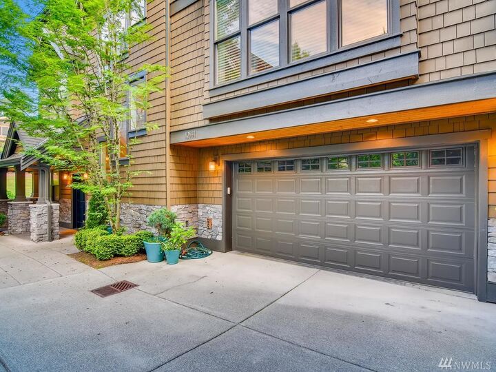Property Photo:  10141 NE 62nd Street  WA 98033 