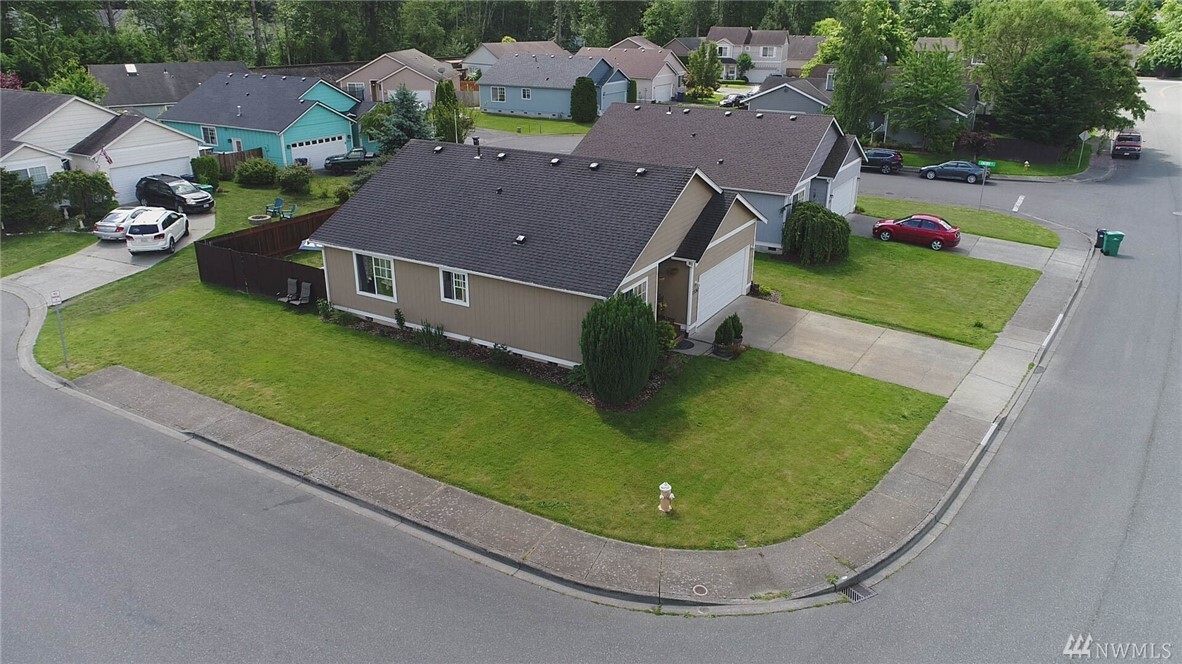 Property Photo: 2326 E Meadow Boulevard WA 98273