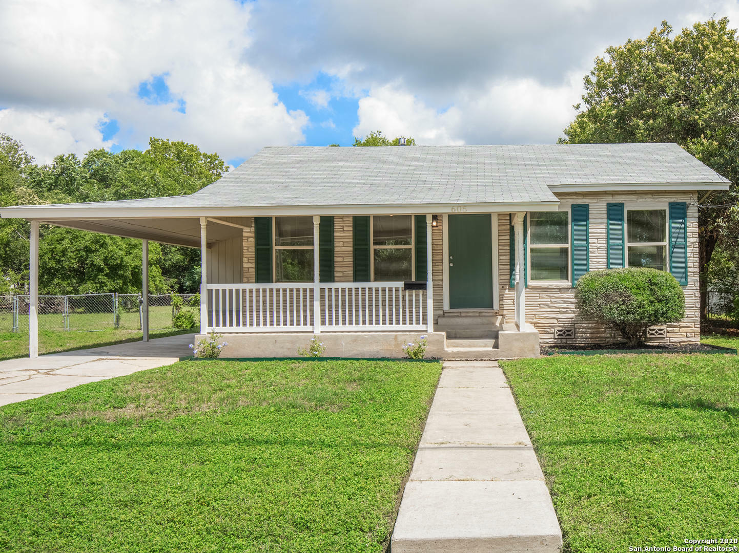 Property Photo:  605 Exchange Ave  TX 78154 