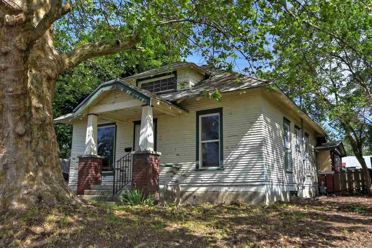 Property Photo: 707 E Kiernan Ave WA 99207