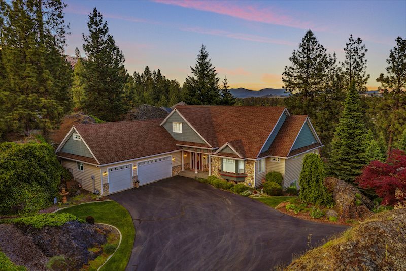 Property Photo:  1718 W Rock Bluff Ct  WA 99208-7130 