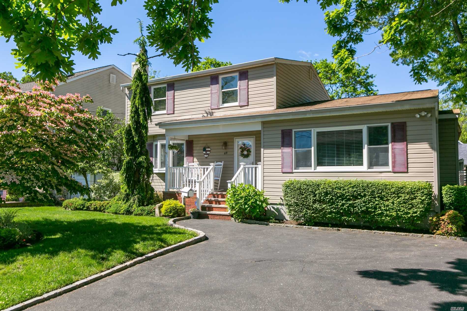 Property Photo:  69 N Indiana Avenue  NY 11757 