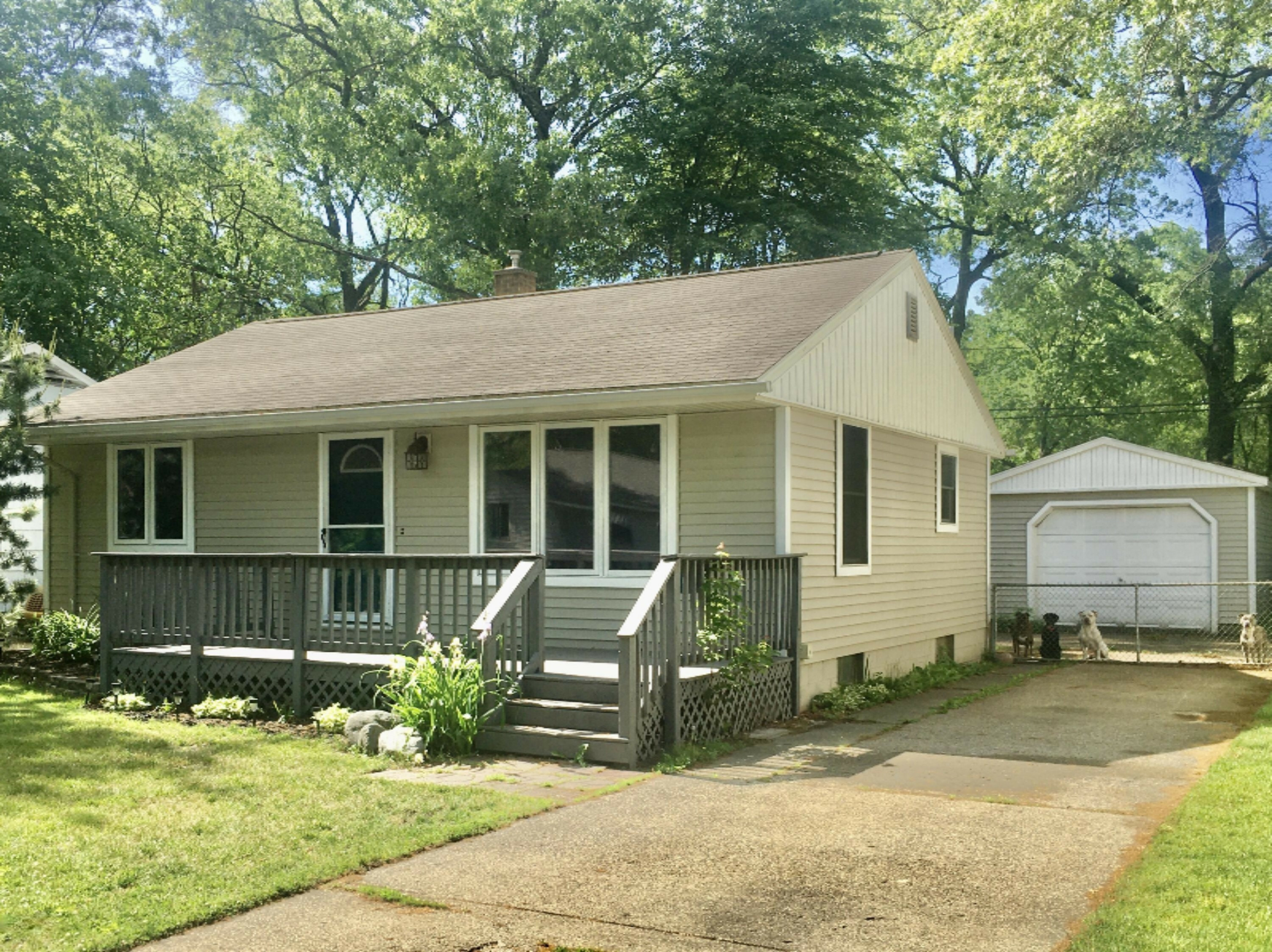 Property Photo:  1335 Calvin Avenue  MI 49442 