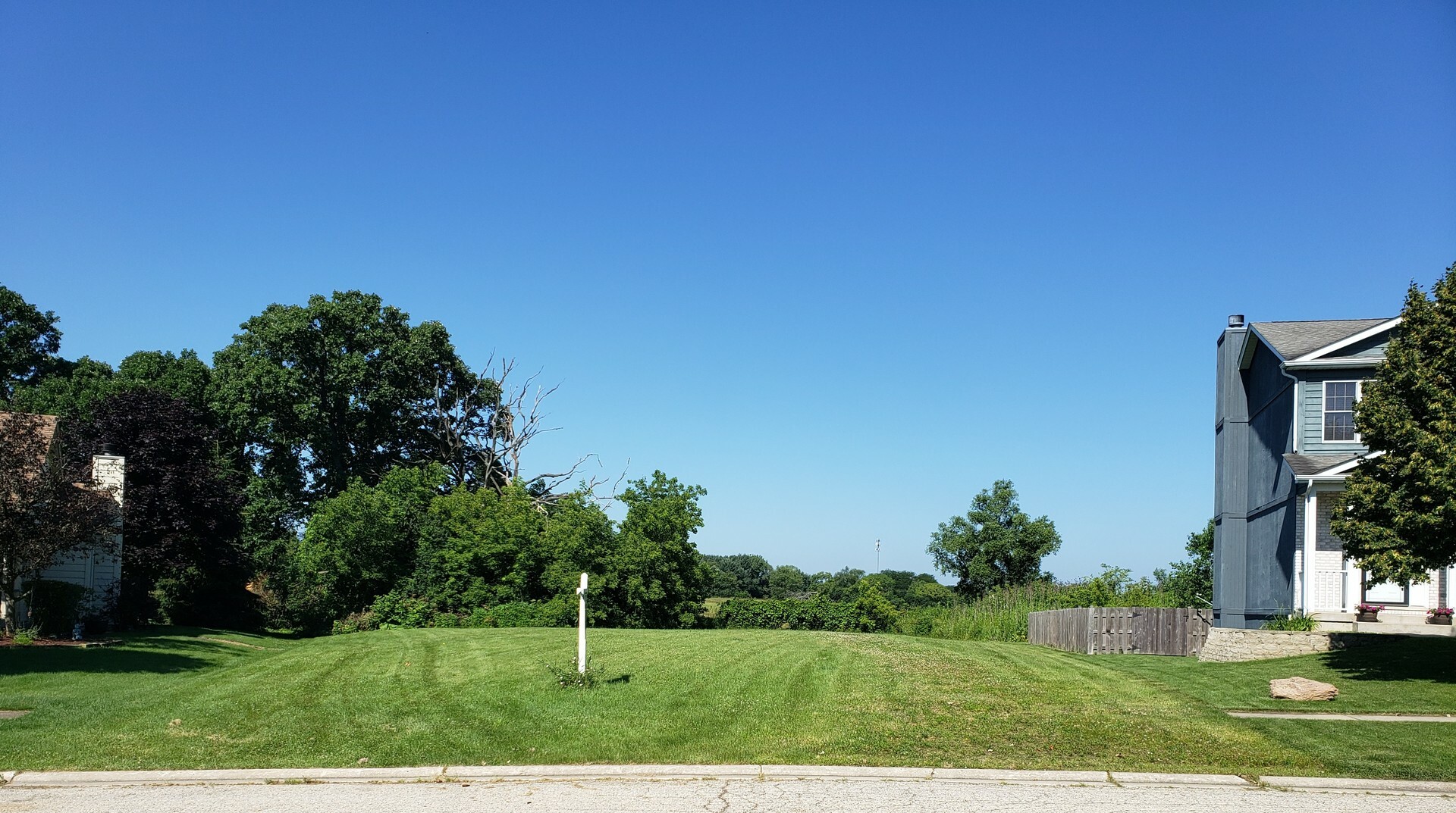 Property Photo:  654 Pineview Pass  IL 60046 