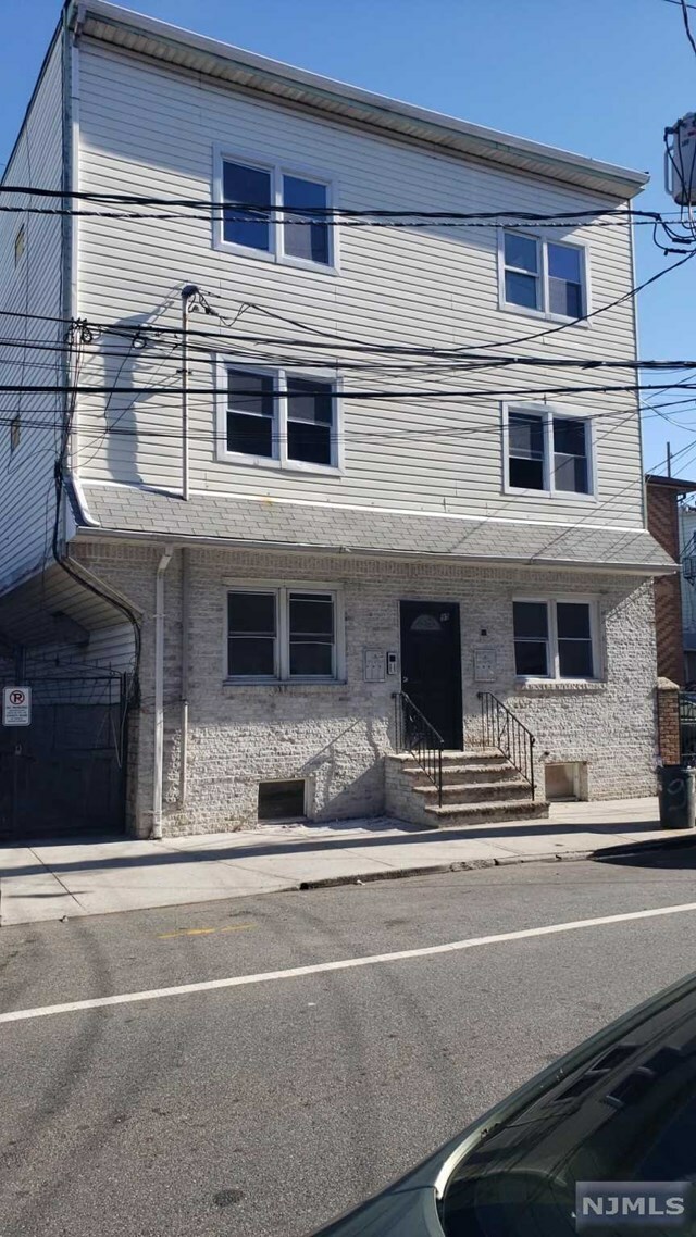 Property Photo:  93-95 Garden Street 1R  NJ 07105 