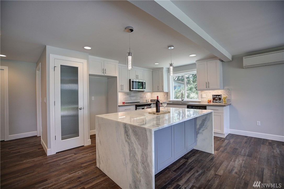 Property Photo: 233 Mackenzie Drive WA 98282