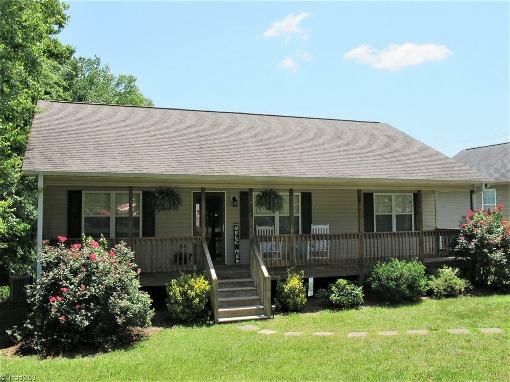 Property Photo:  709 Ferndale Drive  NC 27360 