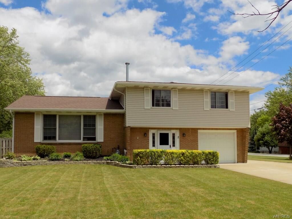 Property Photo:  2 Matthews Drive  NY 14086 