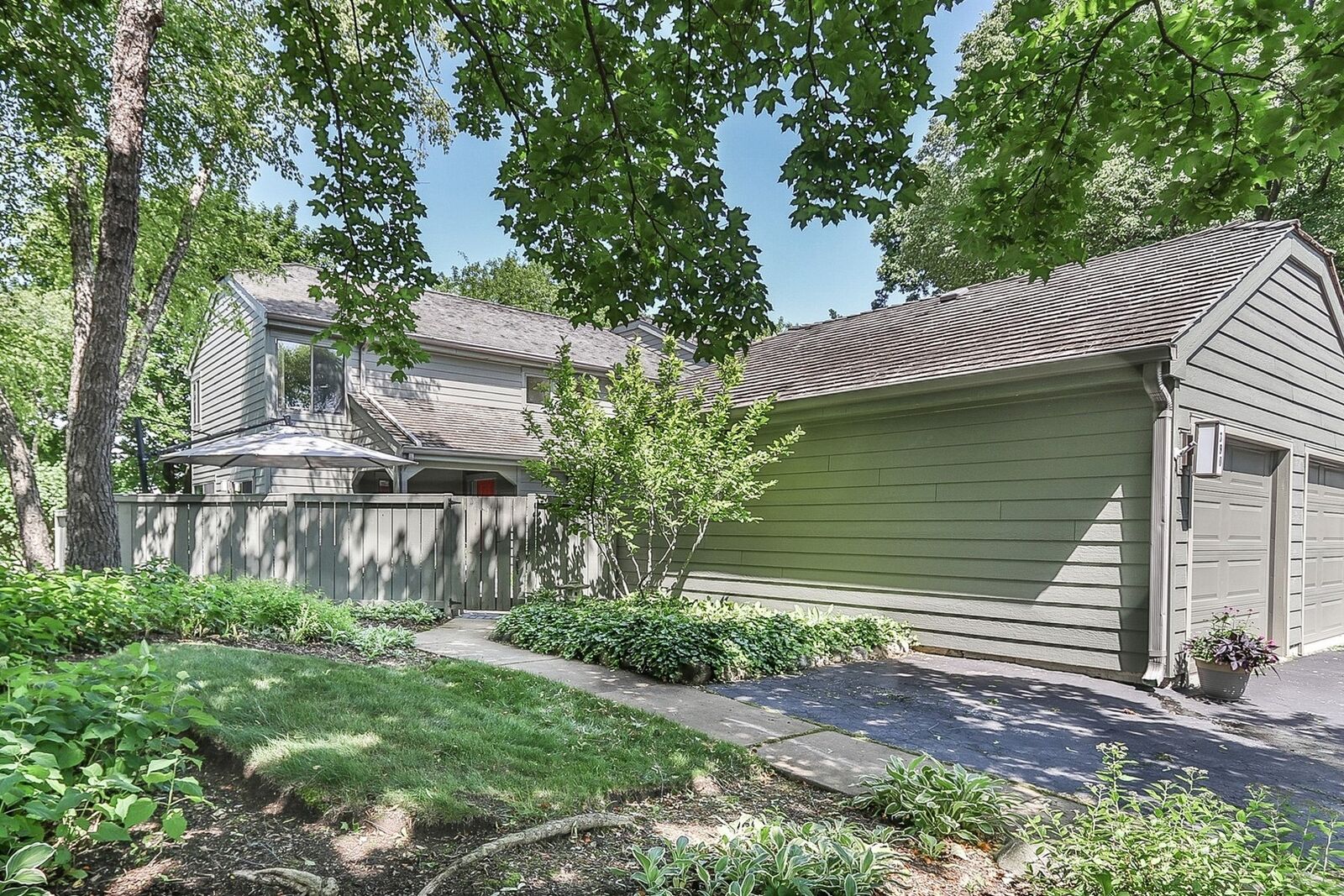 Property Photo:  390 Valley View Road 402  IL 60010 
