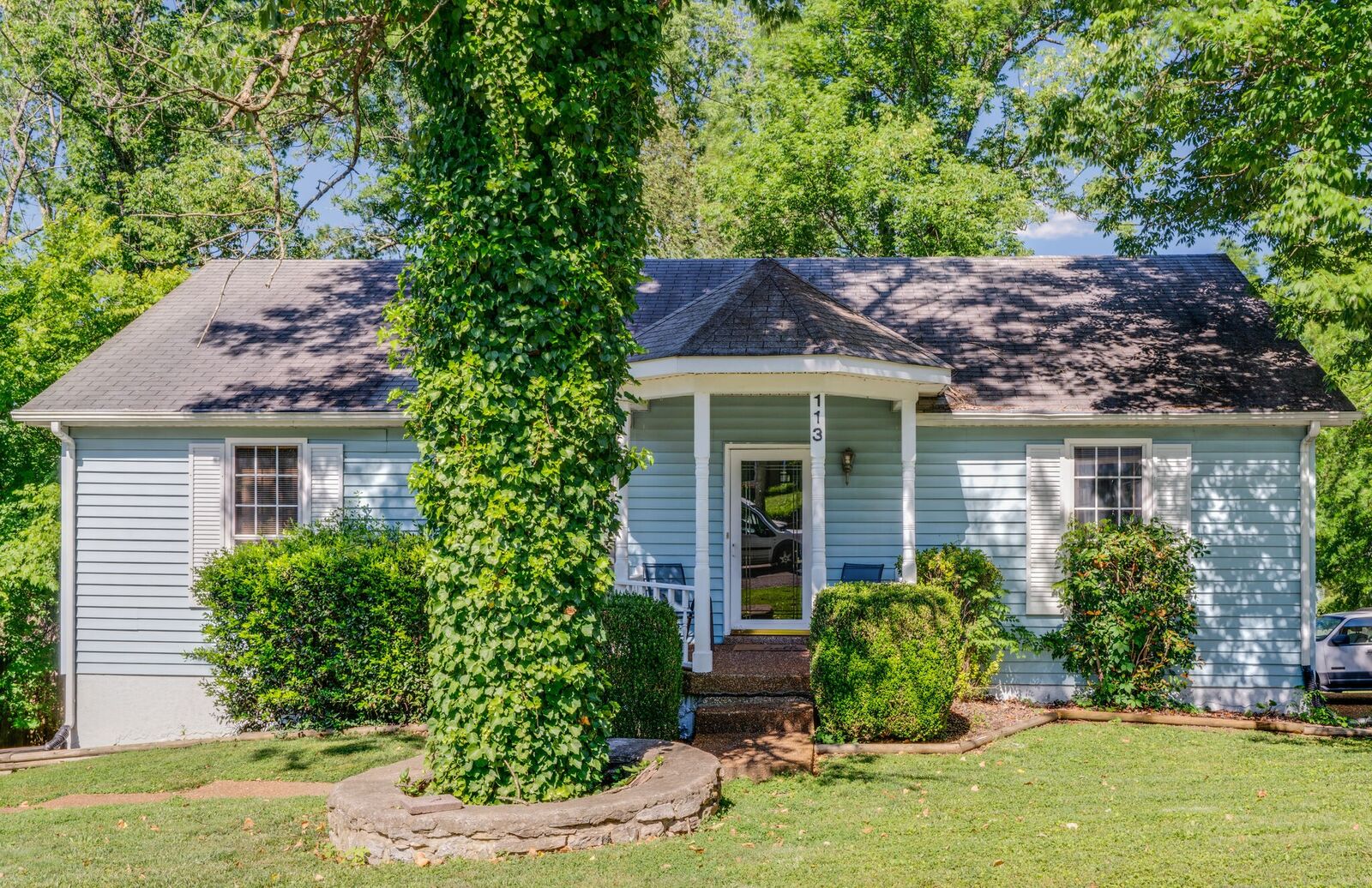 Property Photo:  113 Aintree Ct  TN 37072 