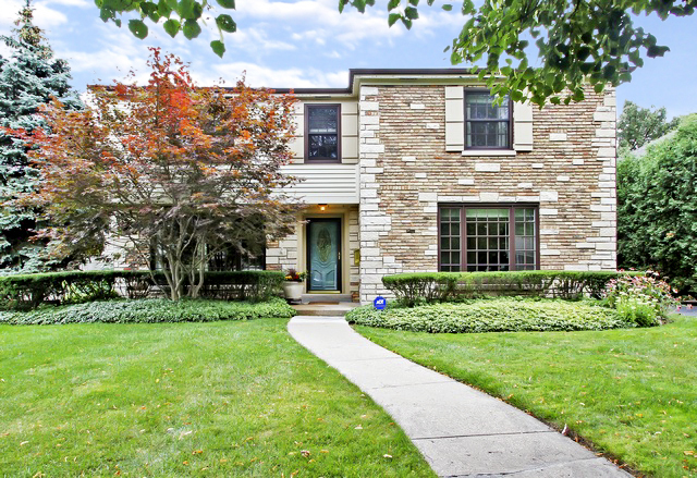 Property Photo:  825 Surrey Lane  IL 60025 