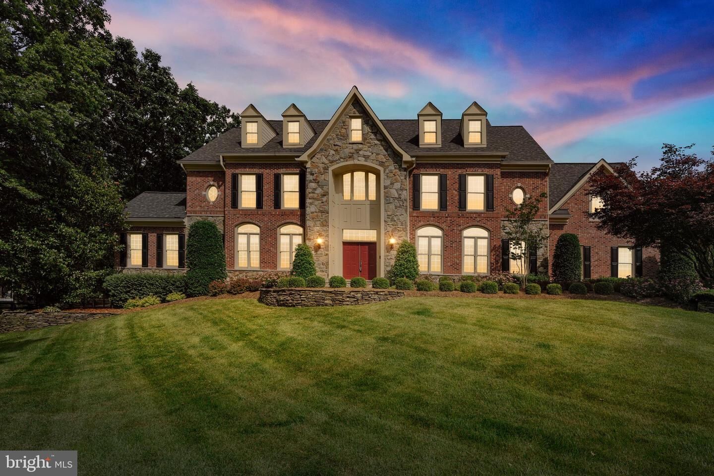 Property Photo: 5821 Ridings Manor Place VA 20120
