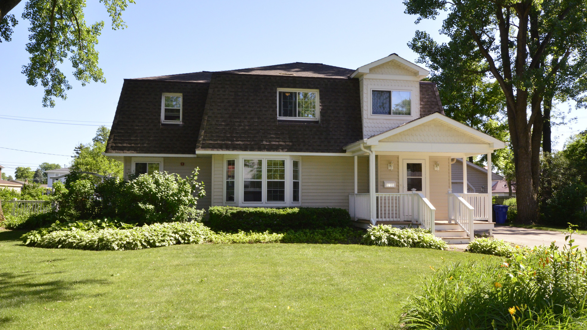 Property Photo:  1711 Farwell Avenue  IL 60018 