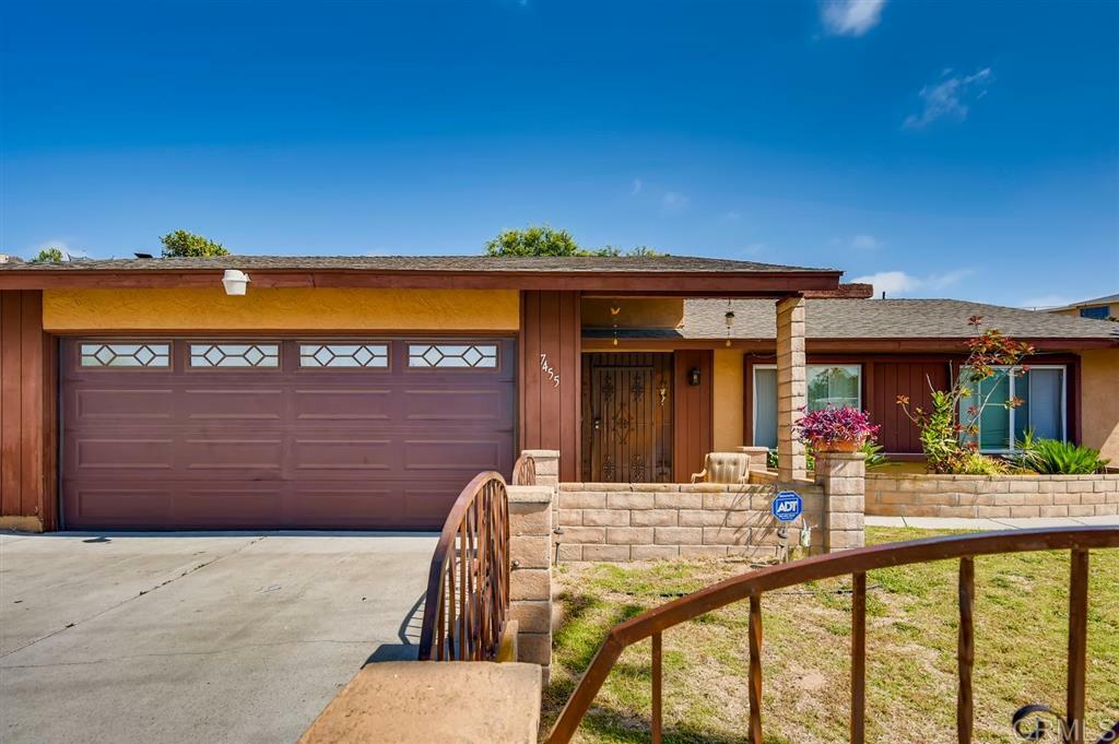 Property Photo: 7455 Viewcrest Dr CA 92114