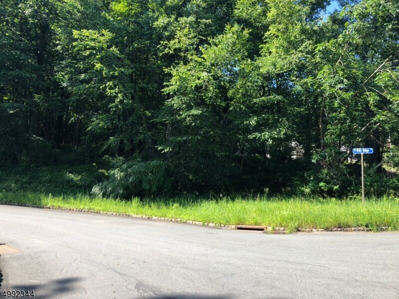 Property Photo:  2 Mills Rdg  NJ 07871 