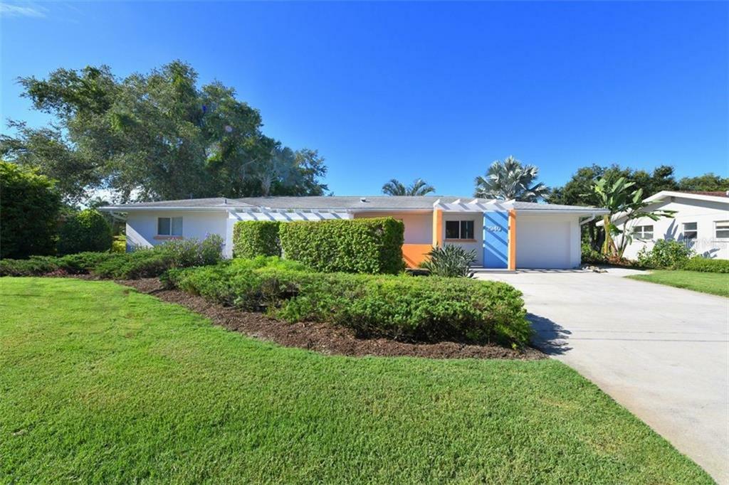 Property Photo:  2940 Bougainvillea Street  FL 34239 