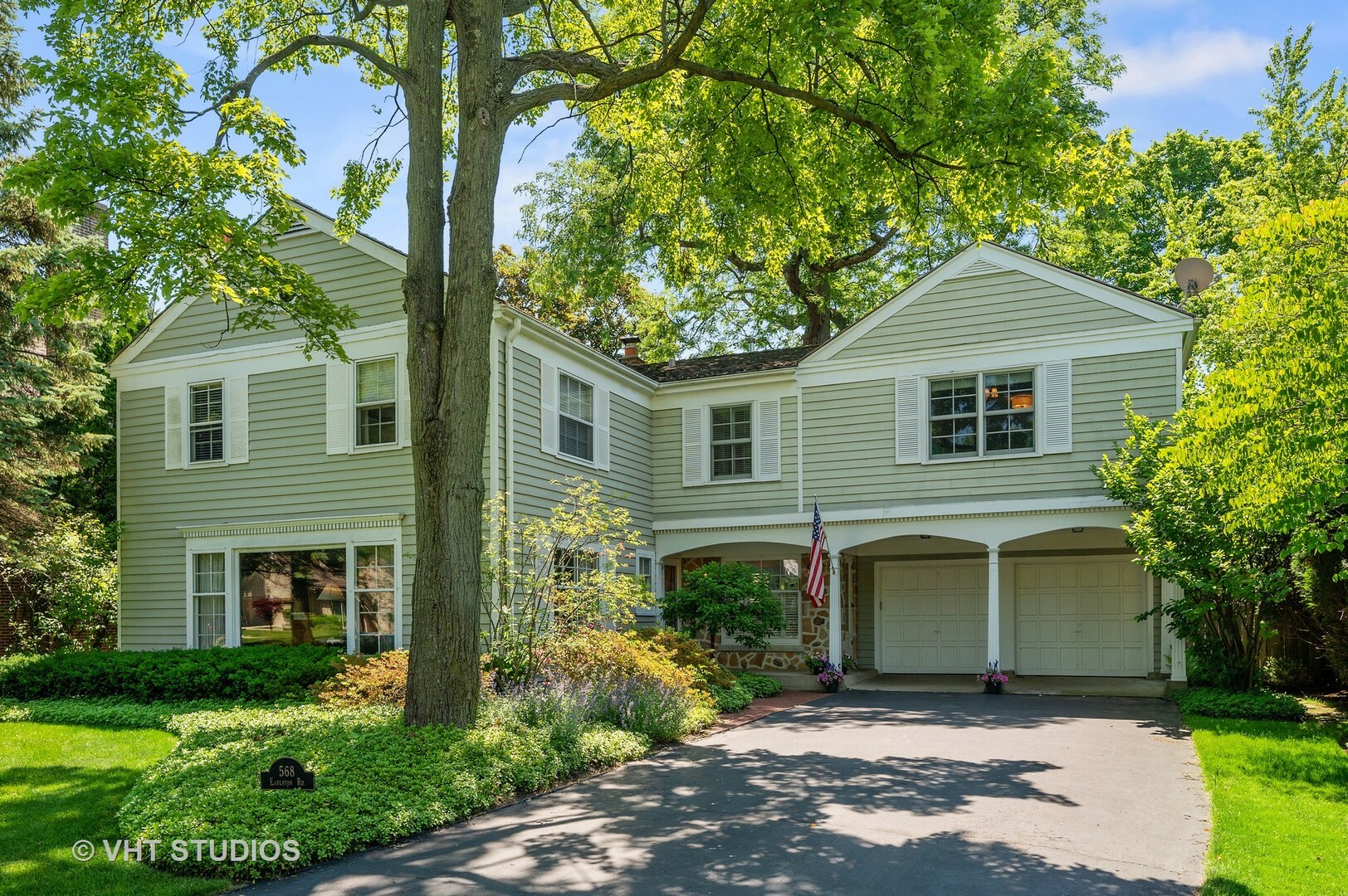 Property Photo:  568 Earlston Road  IL 60043 