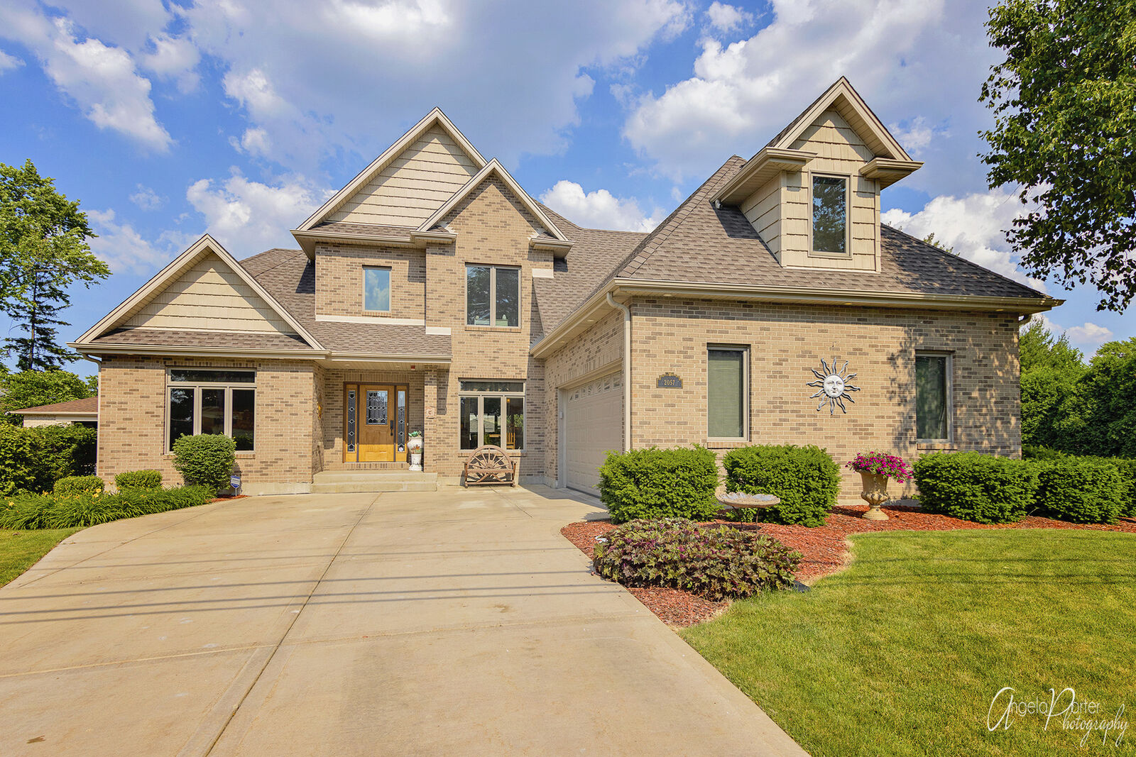 Property Photo: 2057 Douglas Avenue IL 60018