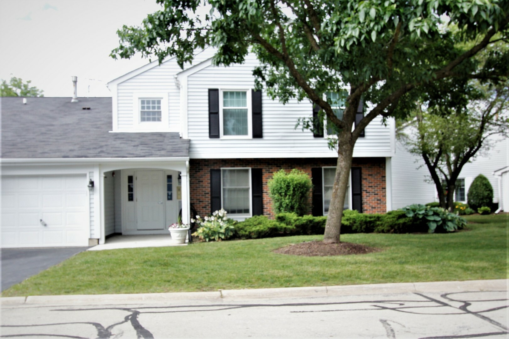 Property Photo:  31 Plymouth Court 102B  IL 60565 