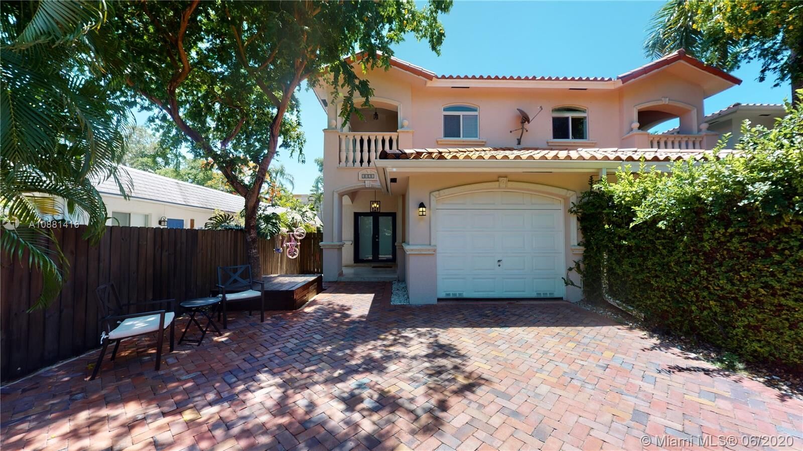 Property Photo: 3121 McDonald St 3121 FL 33133