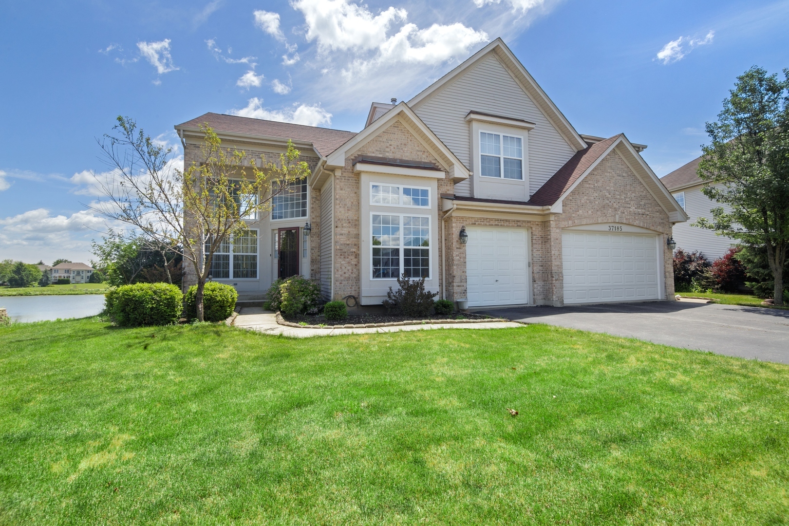 Property Photo:  37185 North Twin Oaks Drive  IL 60046 