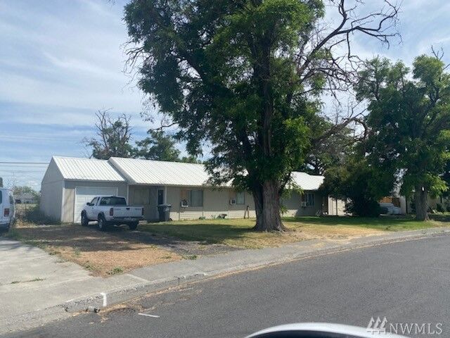 Property Photo:  1216 1218  Pershing Road  WA 98837 
