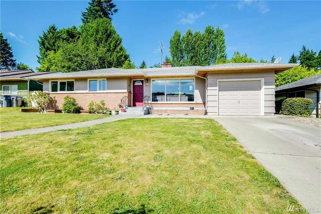 Property Photo: 2429 Veldee Avenue WA 98312