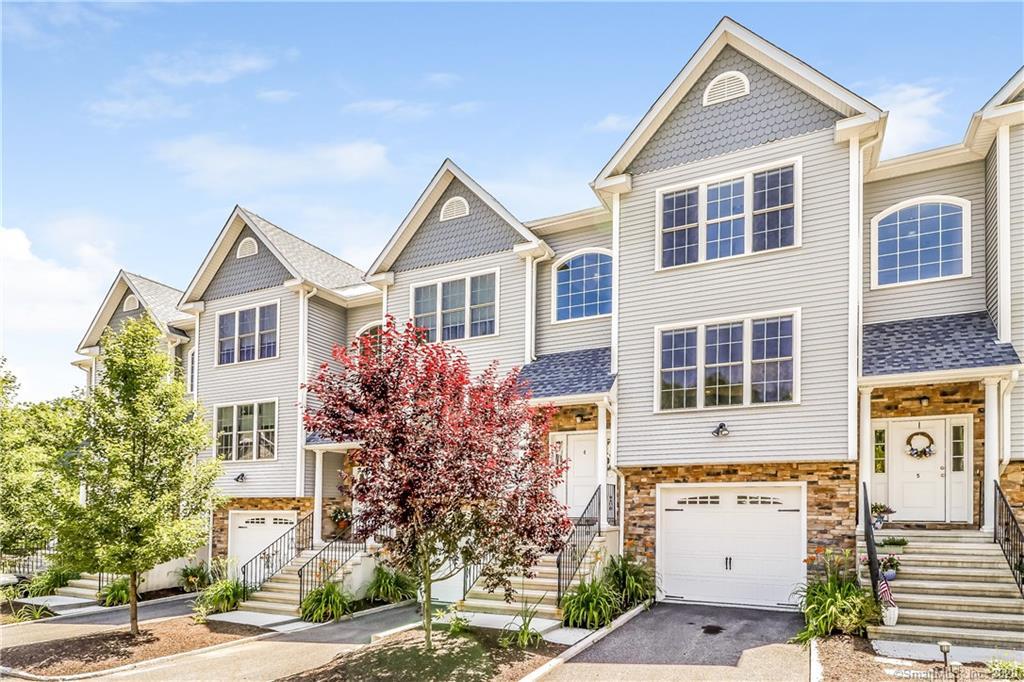 Property Photo: 4 Oak Branch Drive 4 CT 06804