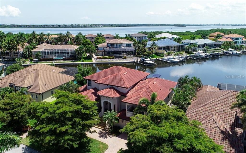 Property Photo: 12603 Safe Harbour Drive FL 34215