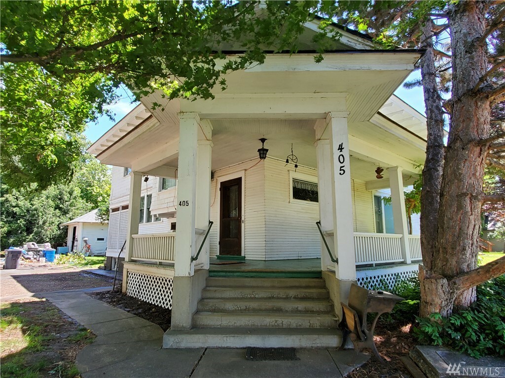 Property Photo:  405 Main St  WA 99361 