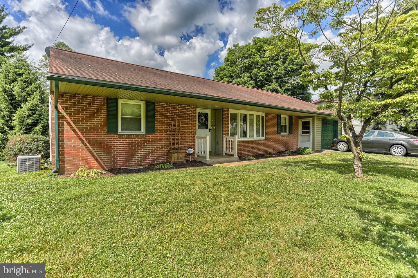 Property Photo:  62 Wabank Road  PA 17551 