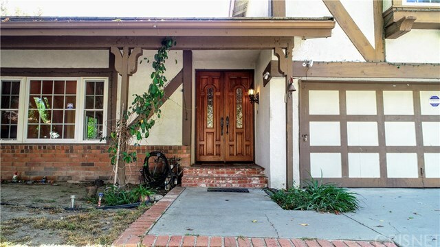 Property Photo:  11945 Calle Vista Court  CA 91326 