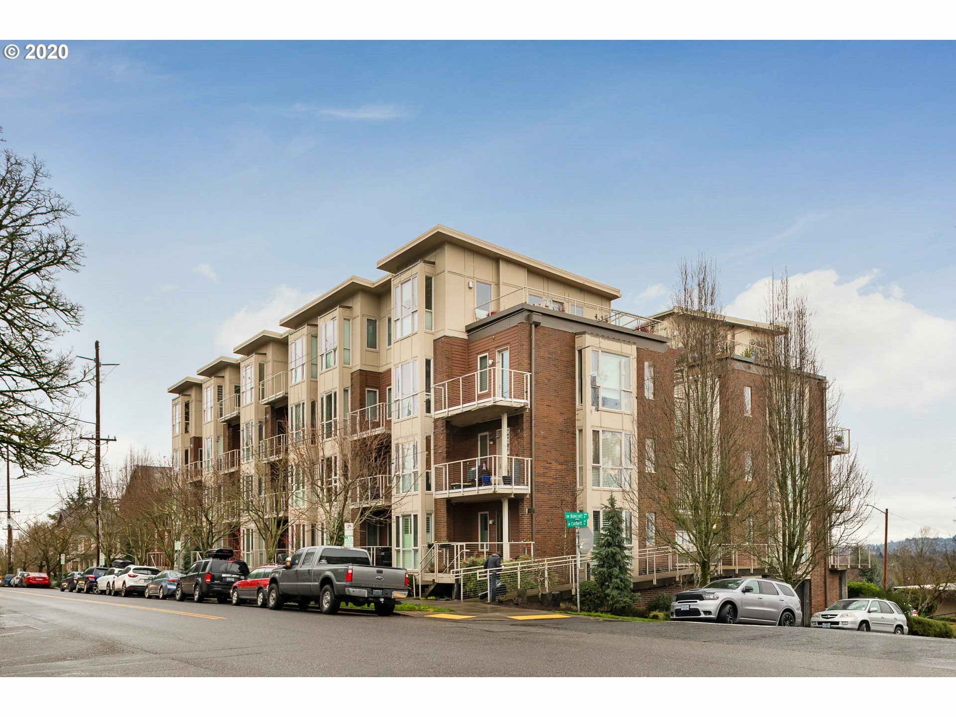 Property Photo: 4280 S Corbett Ave 303 OR 97239