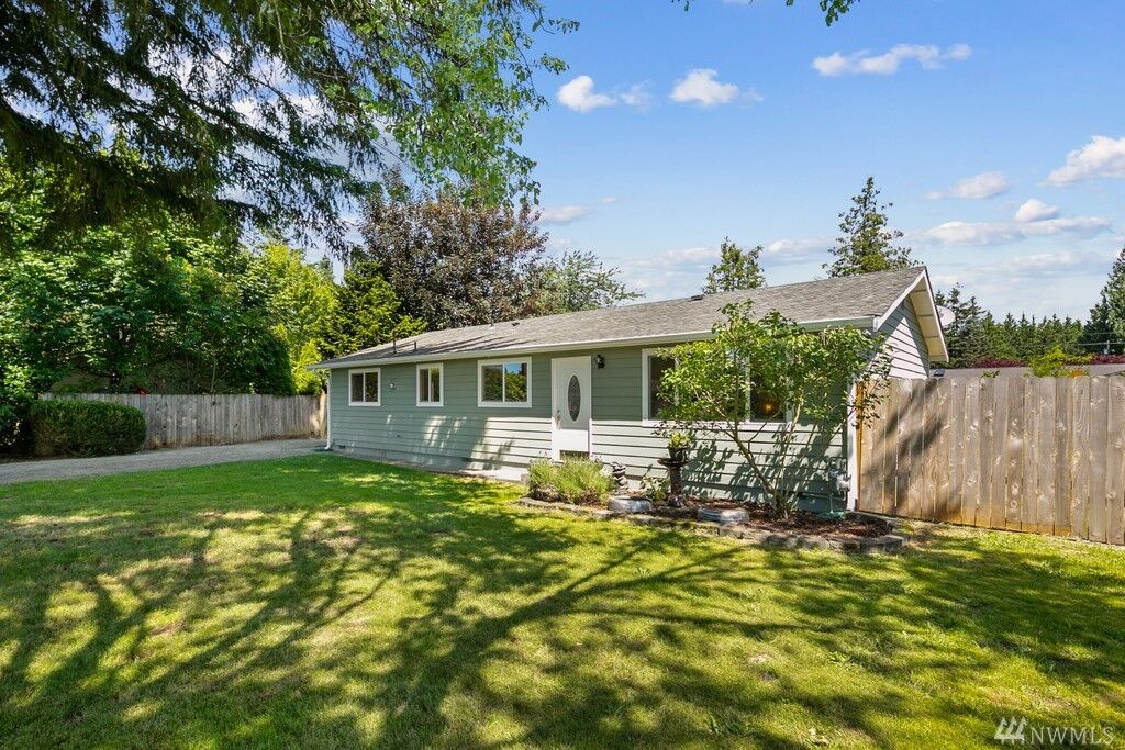 Property Photo: 17621 158th Place SE WA 98272