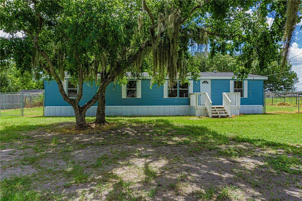 Property Photo:  2068 Meadow Oak Circle  FL 33868 