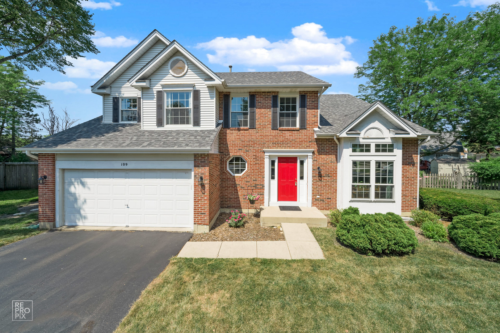 Property Photo:  109 Prairieview Court  IL 60543 