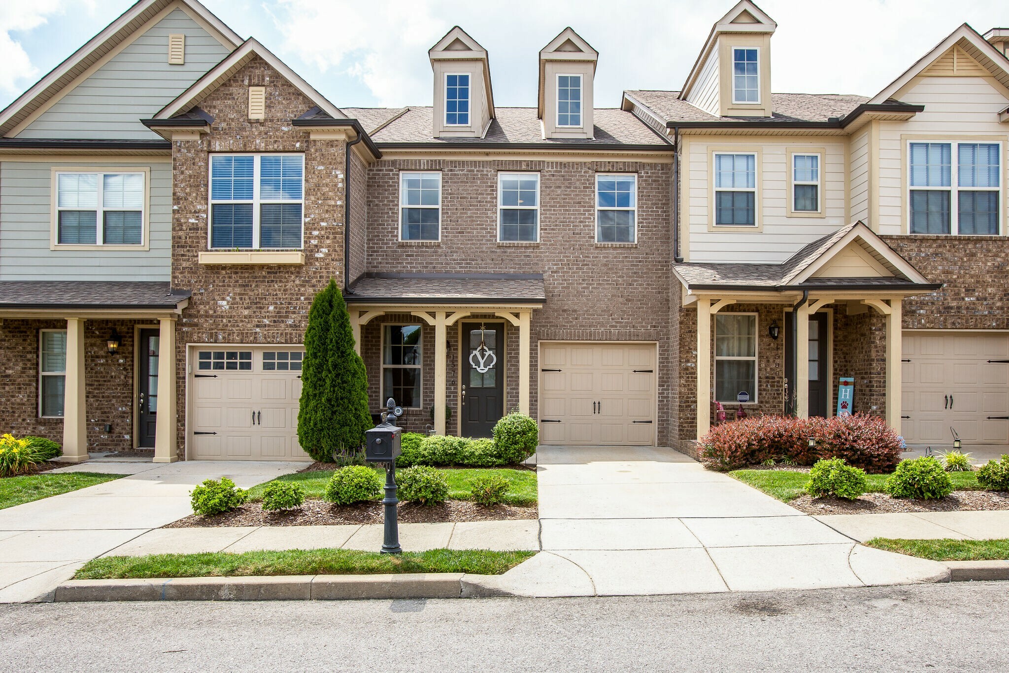Property Photo: 1576 Hampshire Pl TN 37179