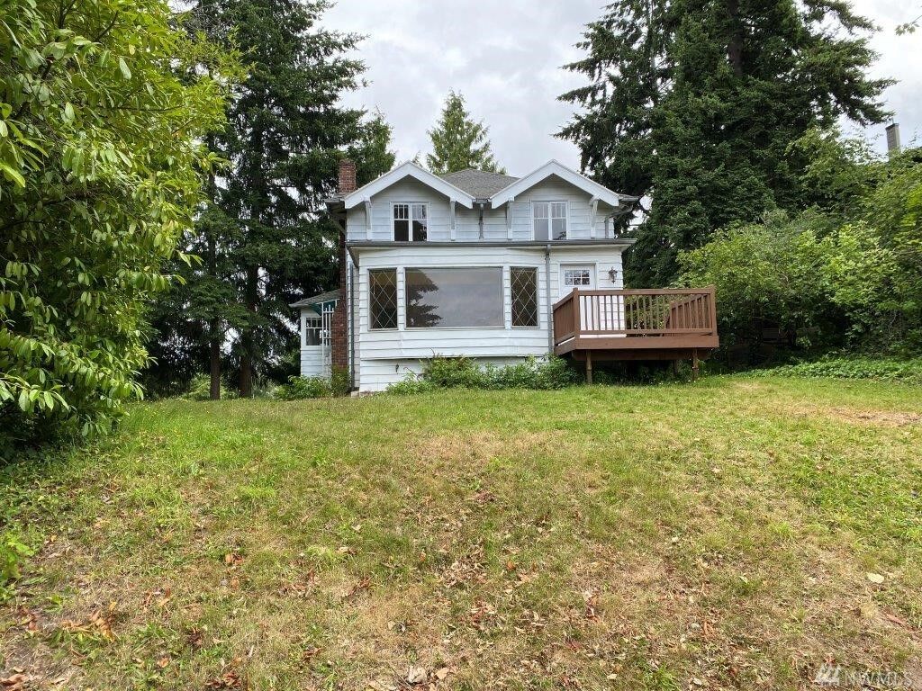 Property Photo: 4927 SW Admiral Wy WA 98116