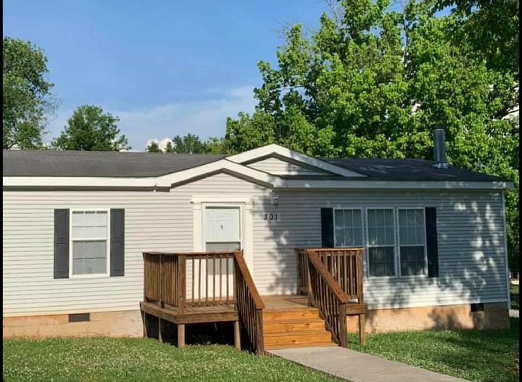 Property Photo:  301 Indiana Avenue  TN 37331 