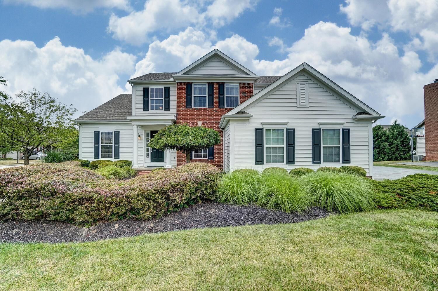 Property Photo: 6909 New Albany Links Drive OH 43054