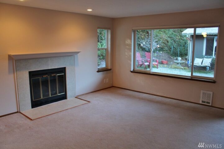 Property Photo: 257 SE Croston Lane B WA 98027