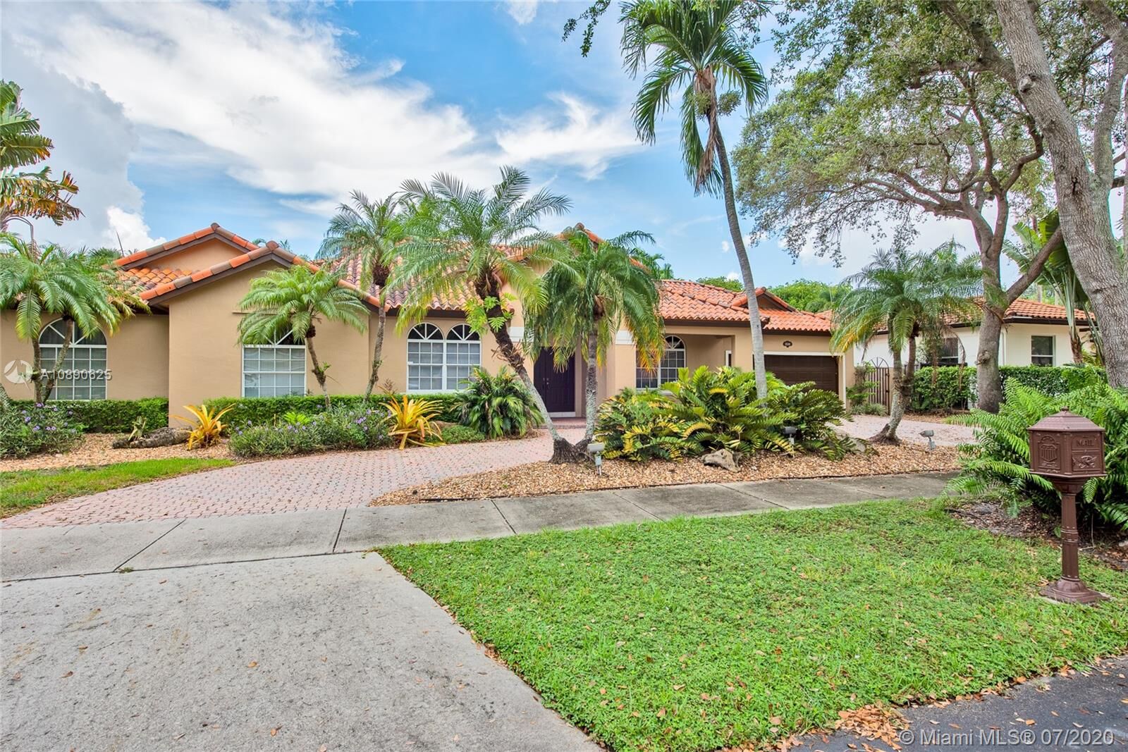 Property Photo: 15530 NW 83rd Ct FL 33016