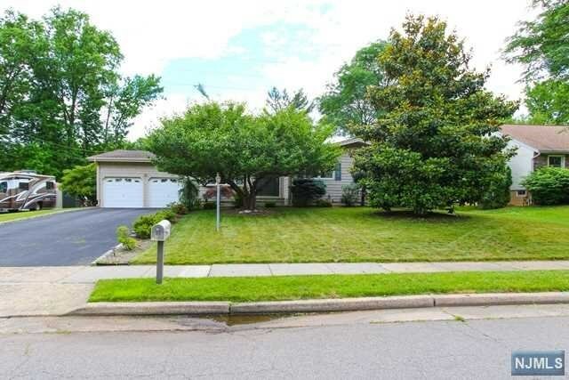 Property Photo:  32 Jonathan Drive  NJ 08820 