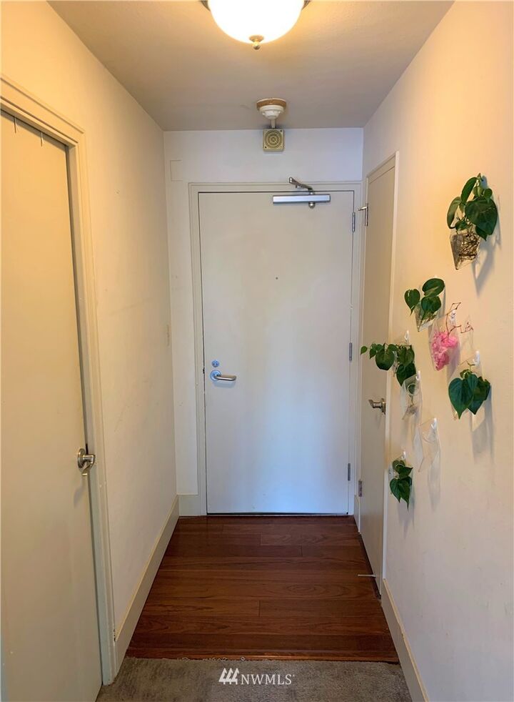 Property Photo:  1105 Spring Street 802  WA 98104 